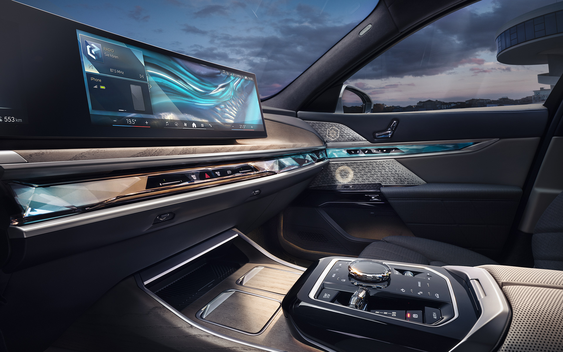 Dashboard and Interaction bar BMW i7 Saloon G70 Interior Dashboard und Interaction bar Illuminated touch/control strip BMW i7 Saloon G70 interior