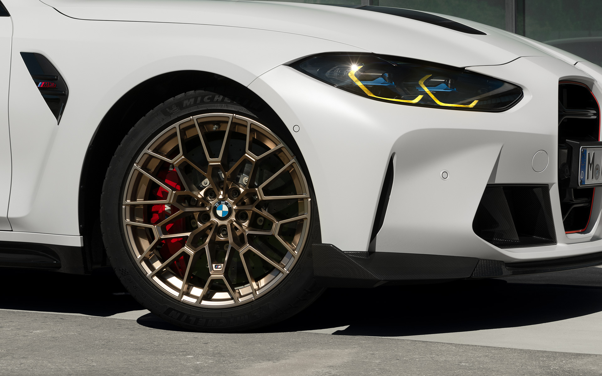 Lighweight alloy wheels forged (CS exclusive design) with track tyres BMW M3 CS G80 BMW M3 CS G80 Lighweight alloy wheels forged (CS exclusive design) with track tyres