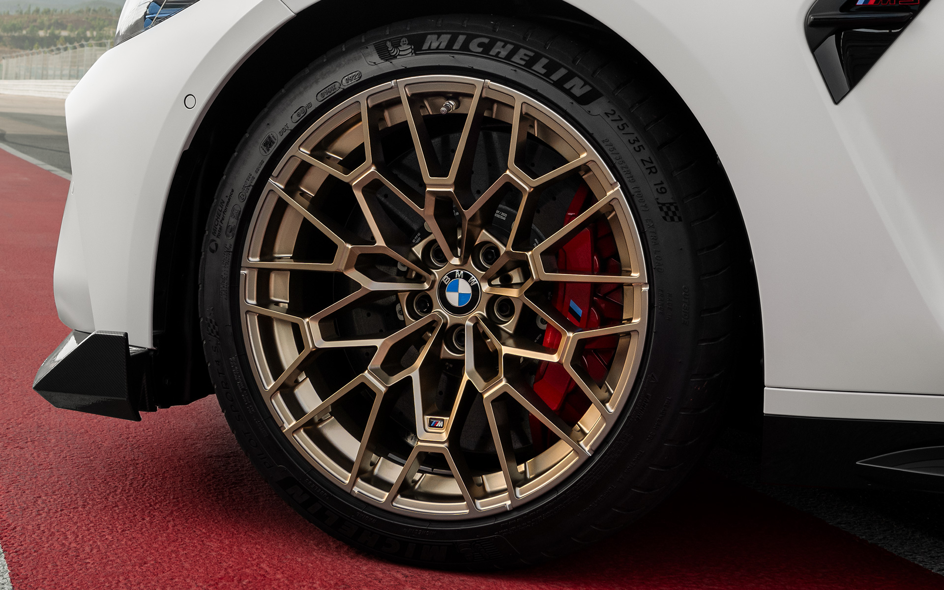 M carbon ceramic brake in high-gloss red BMW M3 CS G80 BMW M3 CS G80 M Carbon ceramic brake, red high-gloss