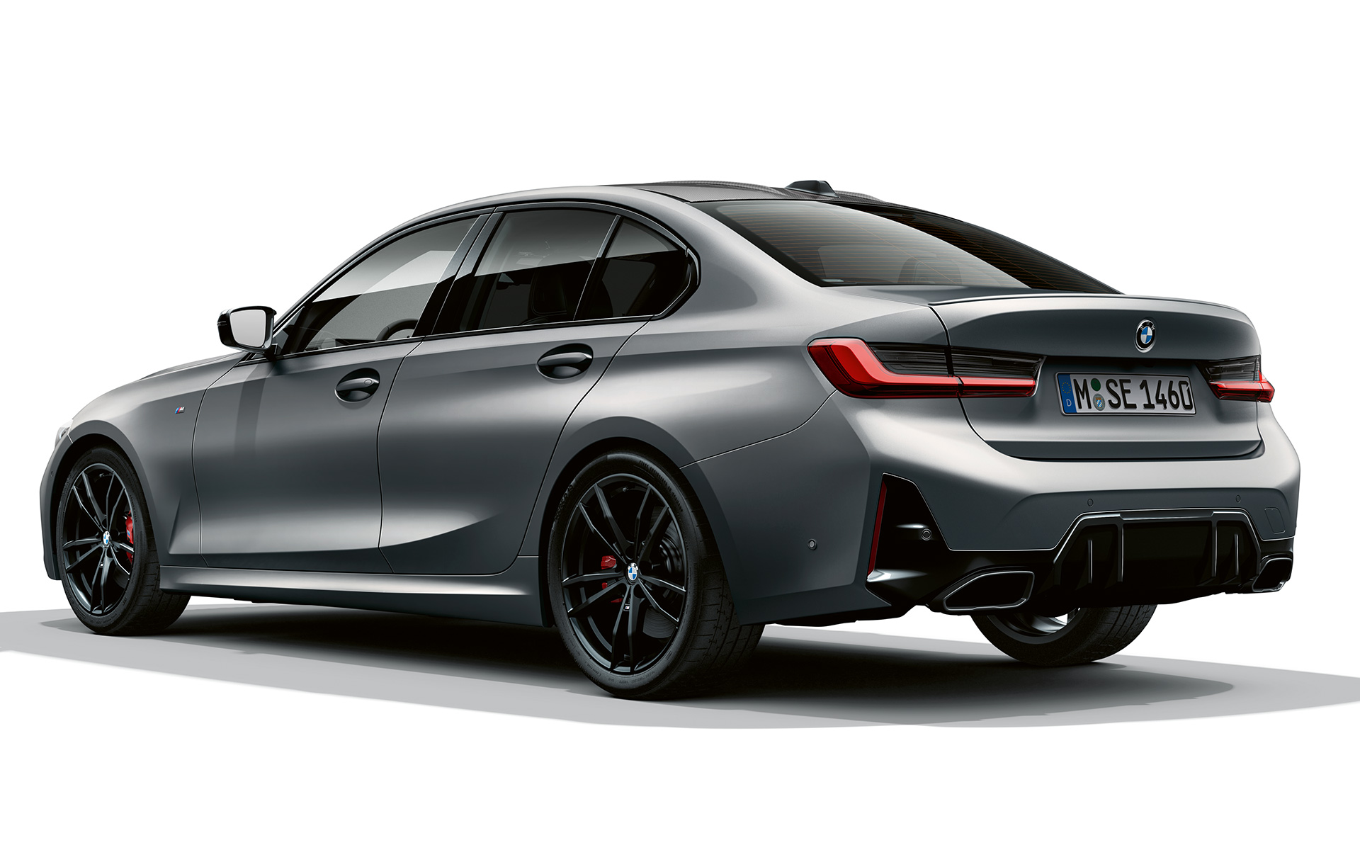 M rear spoiler BMW M340i xDrive Saloon G20 BMW M340i xDrive Saloon G20 BMW Individual Frozen Pure Grey metallic Three-quarter rear view M rear spoiler