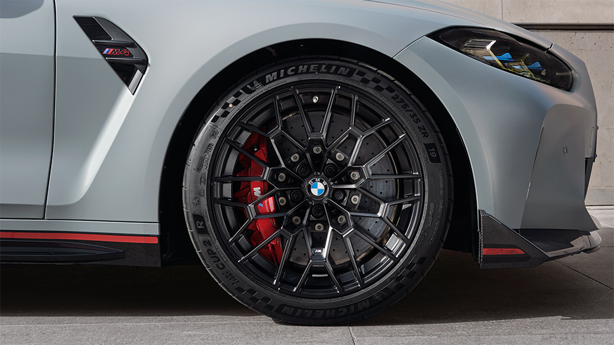 Ultra Track tyres on lightweight construction wheels exclusive to CSL BMW M4 CSL G82 BMW M4 CSL G82 BMW Individual Frozen Brooklyn Grey metallic Ultra Track tyres on lightweight construction wheels exclusive to CSL