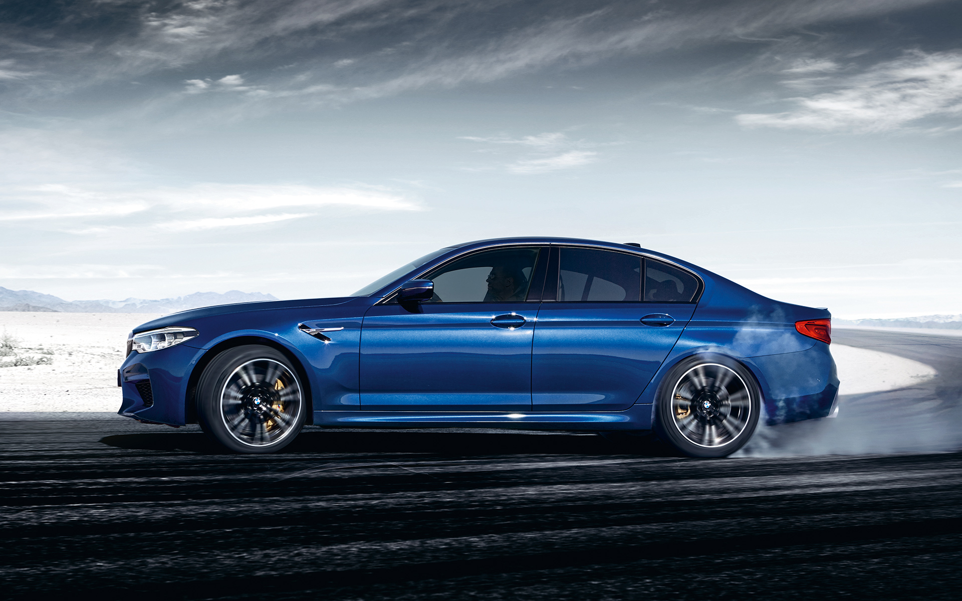 BMW M5 with M xDrive: At a glance | BMW