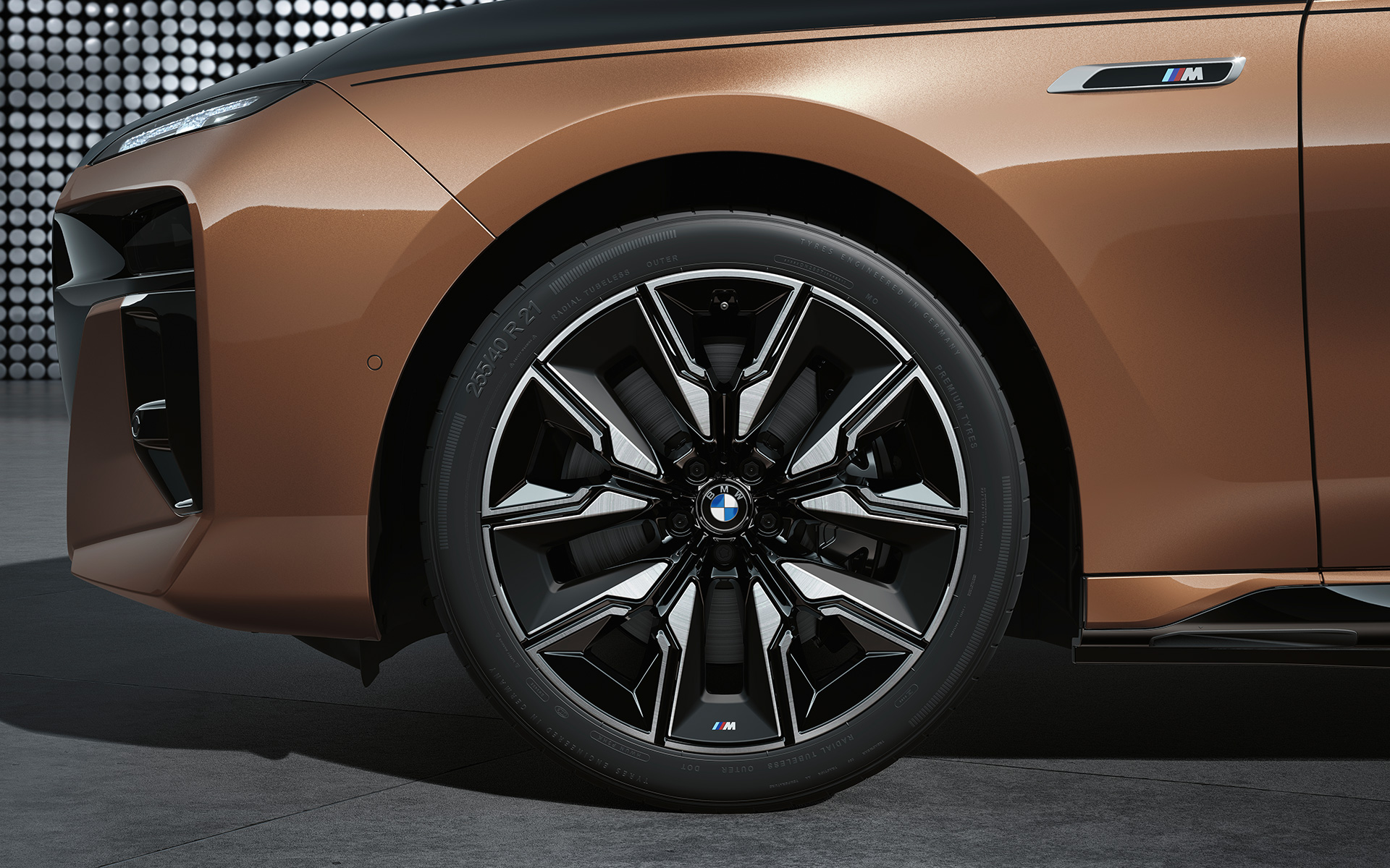 21” M aerodynamic wheels 909 M Multicolour BMW i7 M70 xDrive Saloon G70 BMW i7 M70 xDrive Saloon G70 21” M aerodynamic wheels 909 M Multicolour
