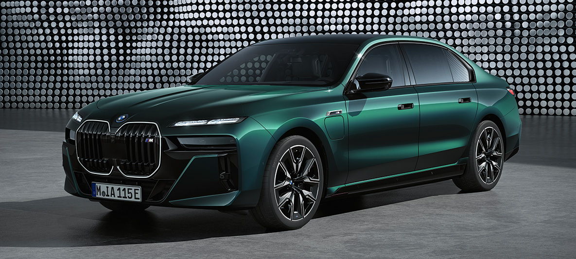 Aurora Diamond Green Special paint finishes BMW 7 Series M Models G70 BMW 7 Series M Models G70 Aurora Diamond Green Special paint finishes