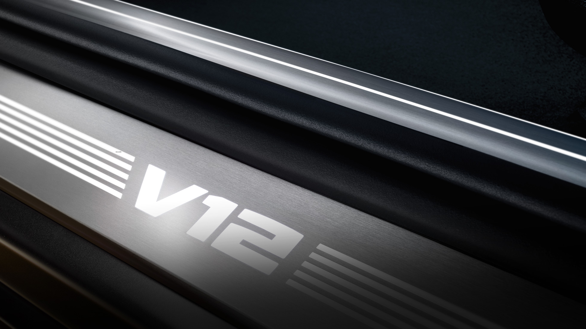 BMW entry sill with V12 lettering BMW M760Li xDrive Saloon, BMW M760Li interior