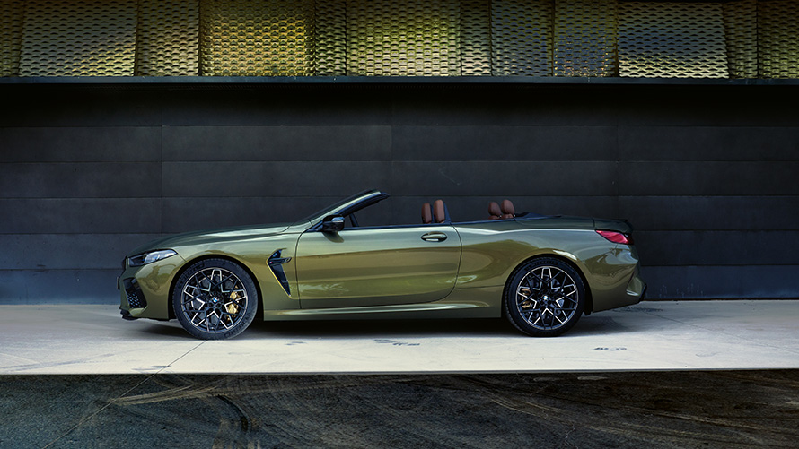 Technical data the new BMW M8 Competition Convertible F91 LCI Facelift 2022 The new BMW M8 Competition Convertible F91 LCI Facelift 2022 BMW Individual Brass metallic side view on stage technical data