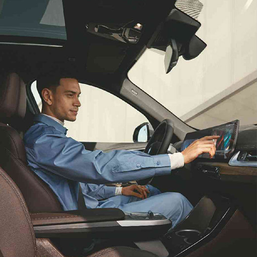Connected Charging on board BMW Man operates BMW Curved Display