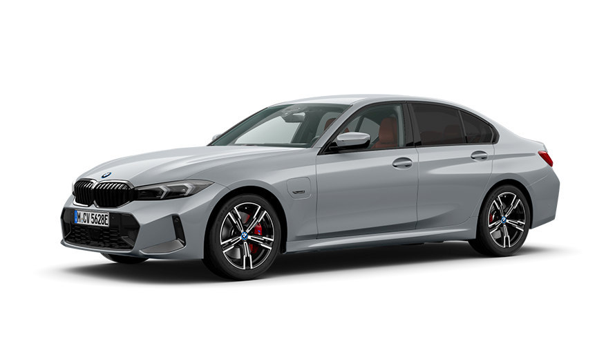 BMW 3 Series Saloon plug-in hybrid three-quarter front view BMW 3 Series Saloon plug-in hybrid studio shot three-quarter front view