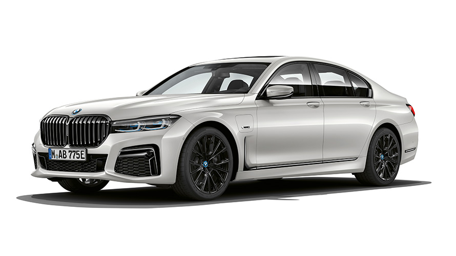 BMW 745e Saloon PHEV car three-quarter front view BMW 745e Saloon PHEV car studio shot three-quarter front view