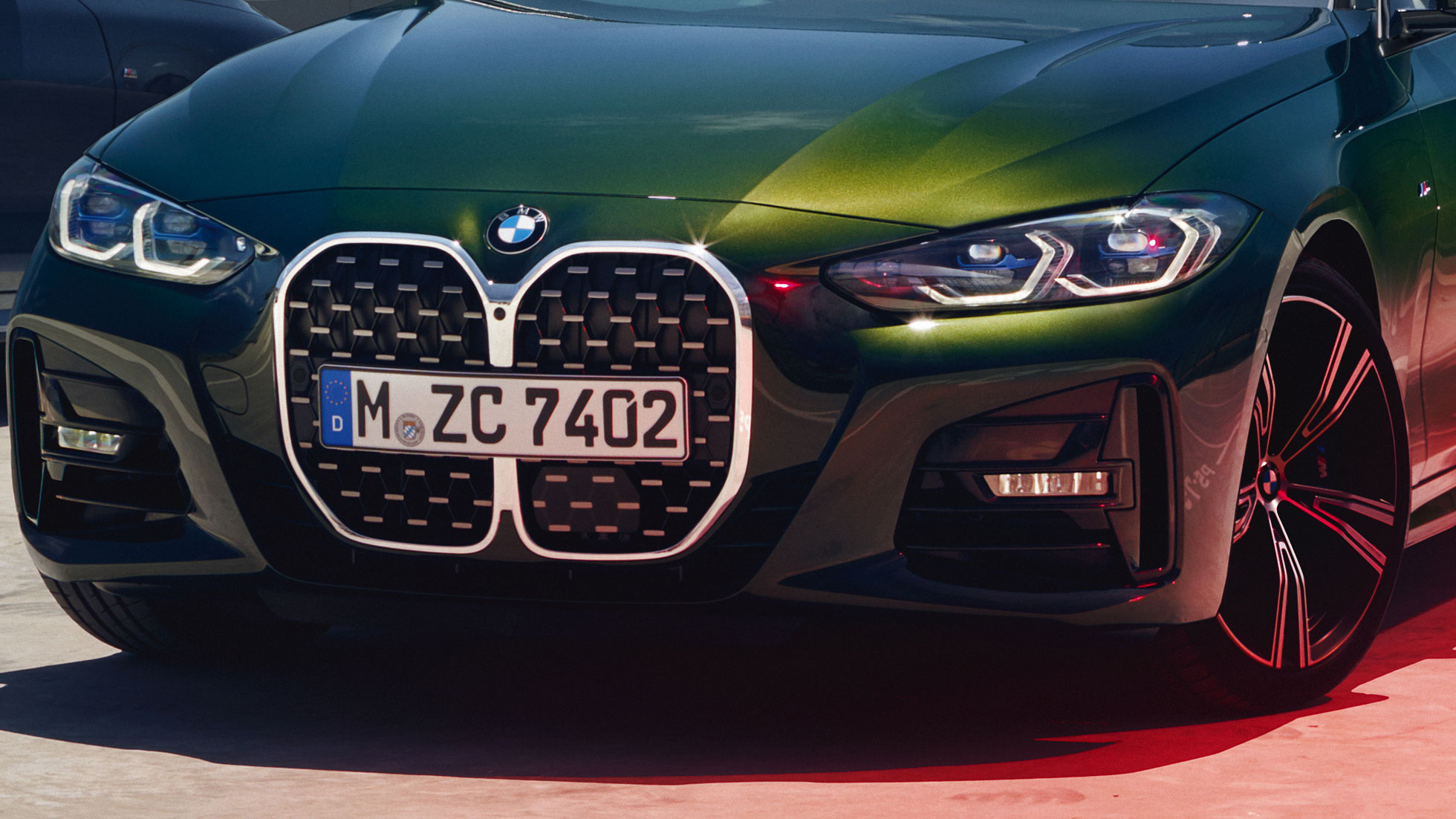 BMW 4 Series Convertible G23 2020 lateral front BMW 4 Series Convertible G23 2020 San Remo Green metallic lateral front