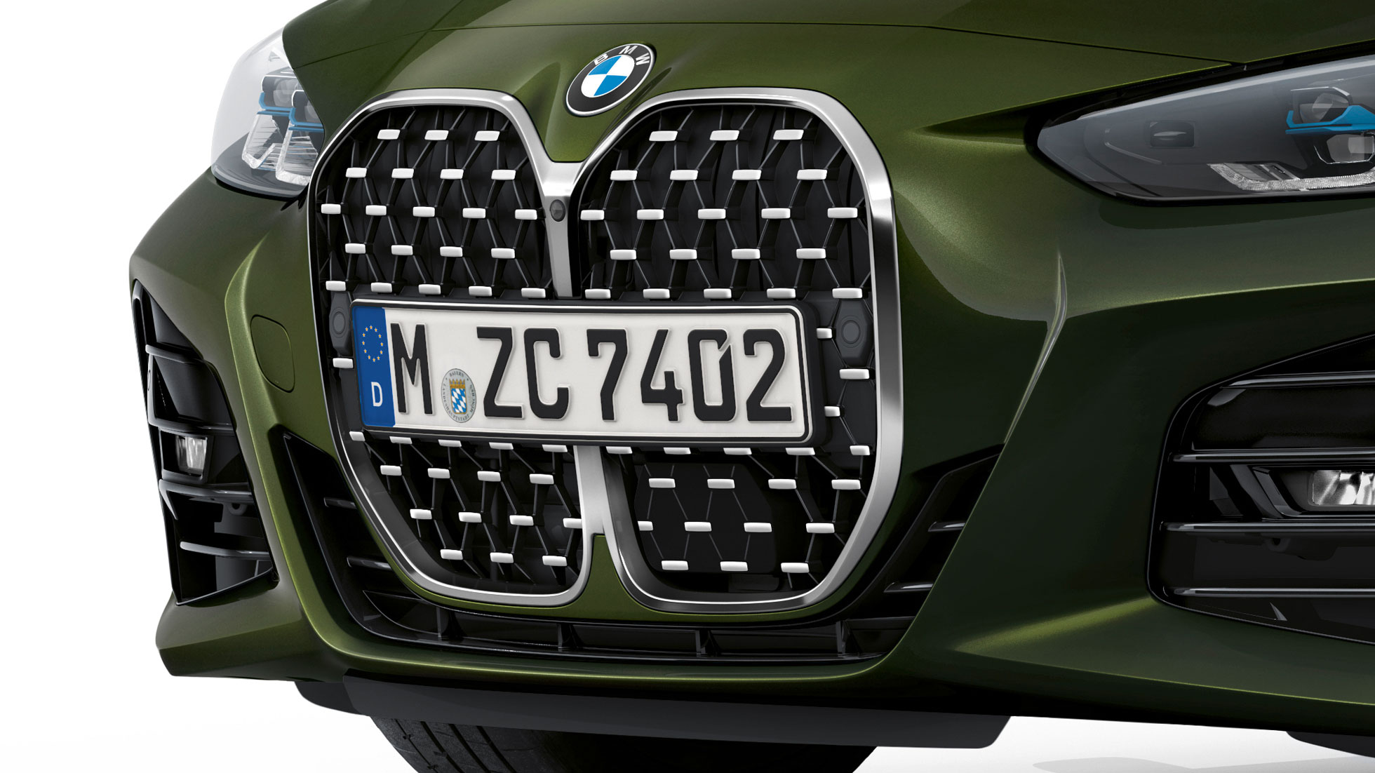 Lateral front view double kidney grille BMW 4 Series Convertible G23 2020 BMW 4 Series Convertible G23 2020 San Remo Green metallic lateral front view close-up double kidney grille