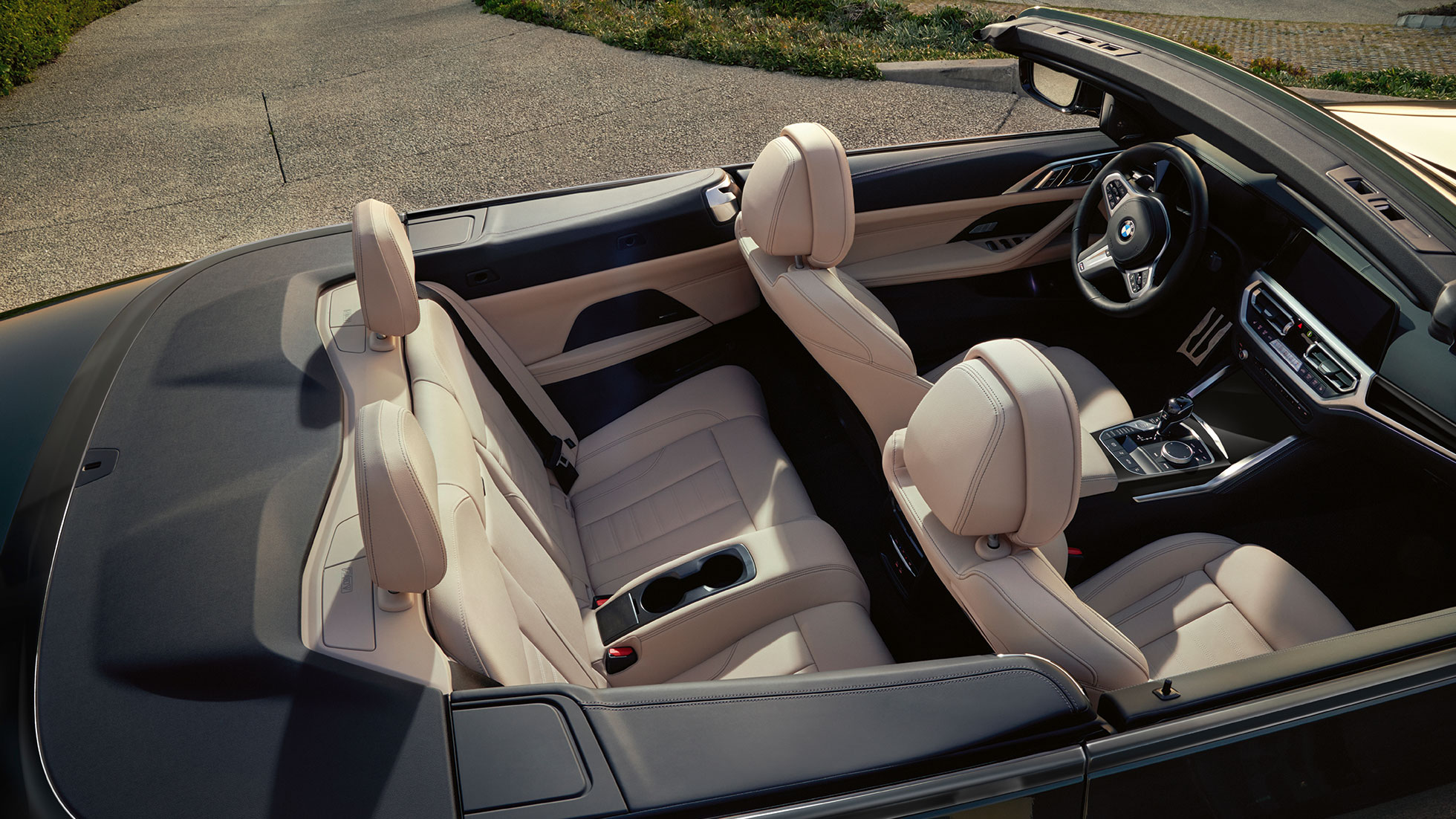 Interior BMW 4 Series Convertible G23 BMW 4 Series Convertible G23 2020 San Remo Green metallic with open top interior