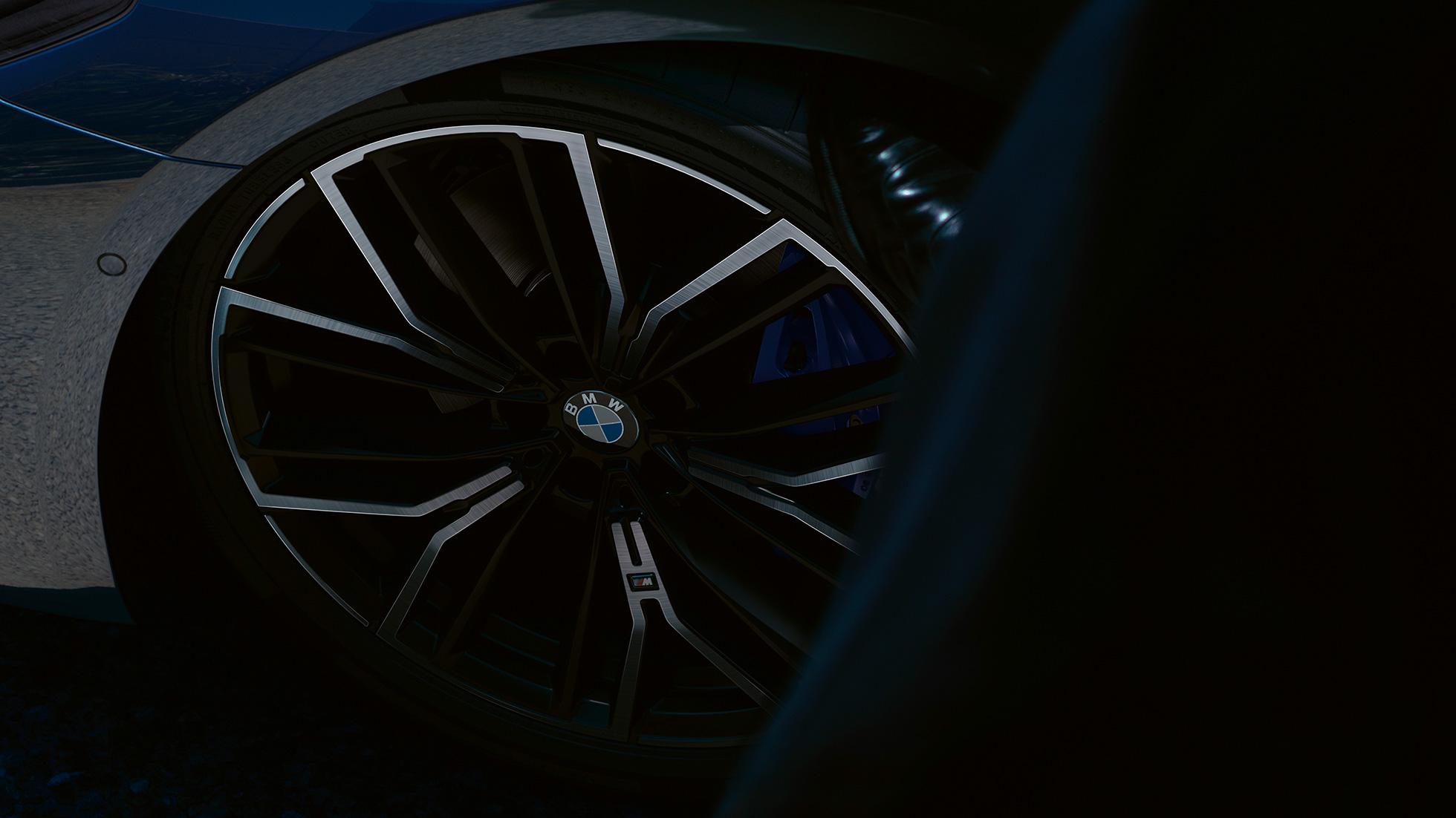 M light alloy wheel Y-spoke style 846 M BMW 5 Series Saloon G30 M light alloy wheel Y 846 M BMW 5 Series Saloon G30 Facelift 2020 Phytonic Blue close-up