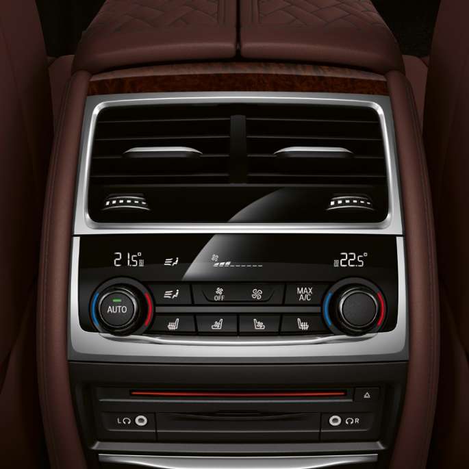 BMW 7 Series Saloon M Sport package, Climate control system BMW 7 Series Saloon M Sport package: Close-up of Climate control system