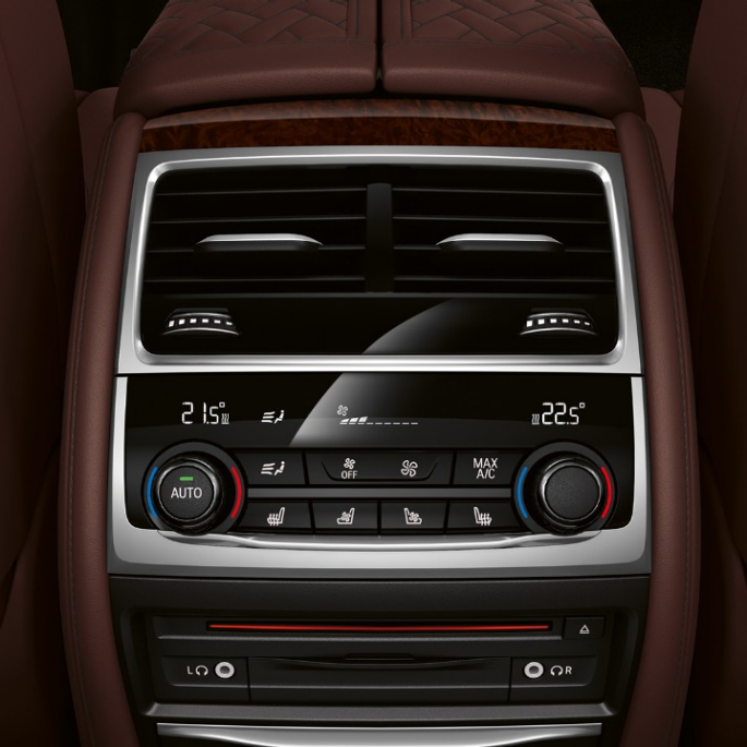 BMW 7 Series Saloon M Sport package, Climate control system BMW 7 Series Saloon M Sport package: Close-up of Climate control system