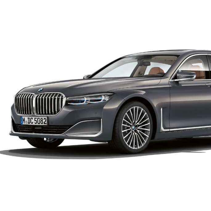 BMW 7 Series Saloon with Exterior Design Pure Excellence, three-quarter front view Grey BMW 7 Series Saloon with Exterior Design Pure Excellence in three-quarter front view
