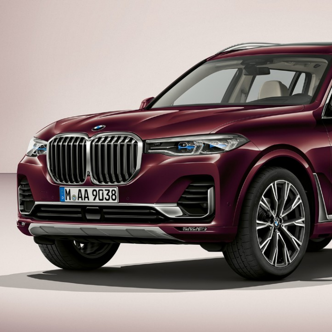 BMW X7 M Sport Package Studio shot of the BMW X7 three-quarter front view in M Sport Package