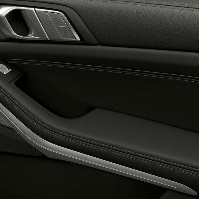 BMW X7, inner door Close-up of the inner door of the BMW X7